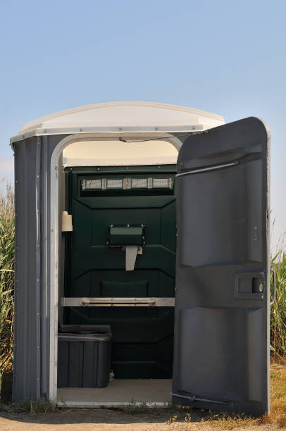 Best Portable bathroom rental  in Dover, FL